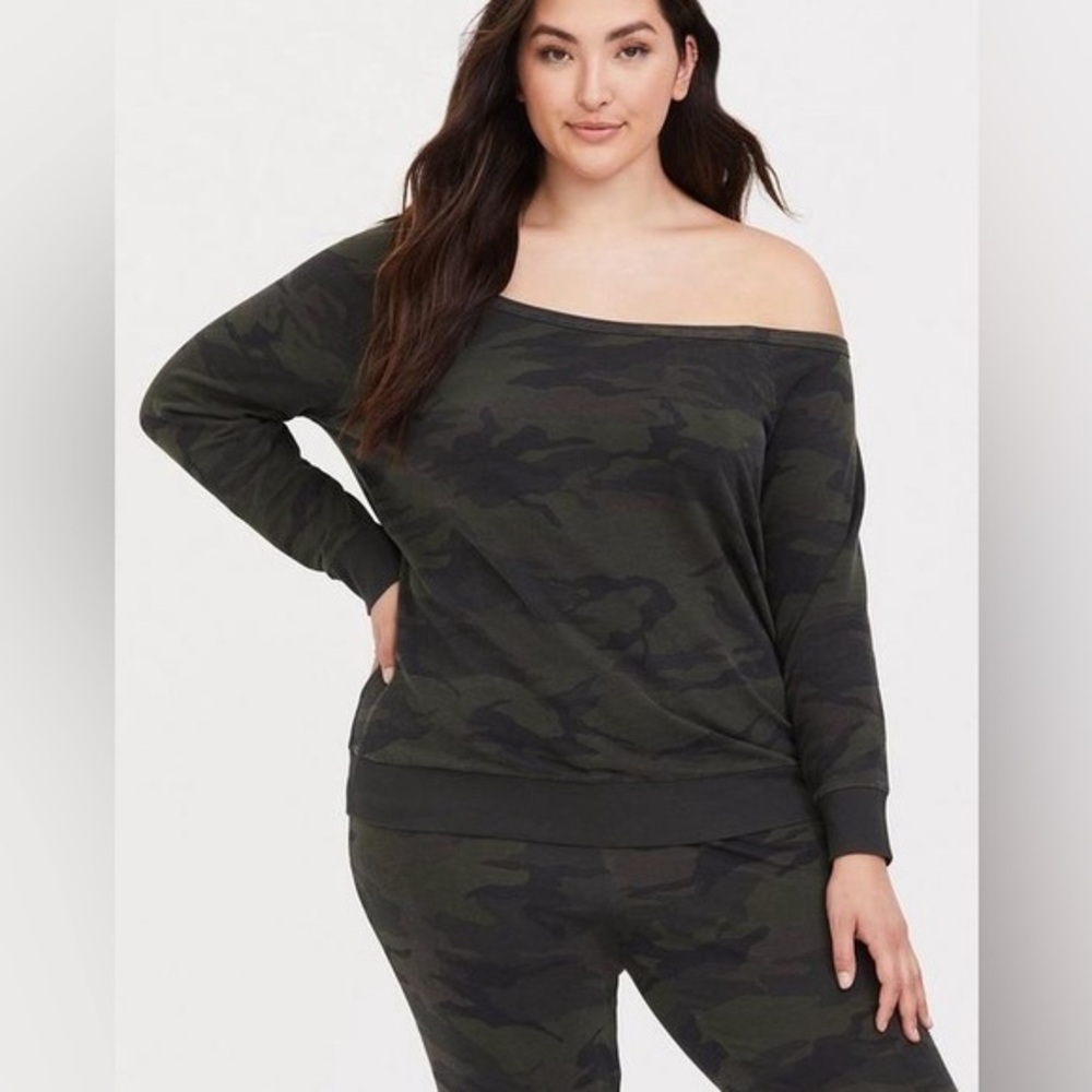 NWOT Torrid camo off the shoulder sweatshirt